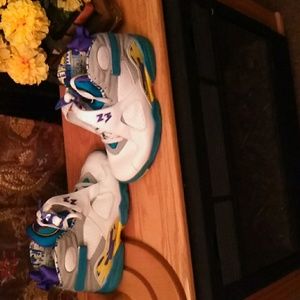 Tennis woman's or men's tennis size 7